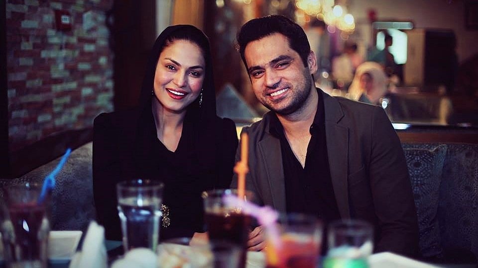 Veena Malik with Asad Khattak in happier times. (Photo courtesy: <a href="https://www.facebook.com/veena.asad.khan/photos/a.624860417621639.1073741827.624855314288816/887584568015888/?type=3&amp;theater">Facebook/ veenaasadkhan</a>)
