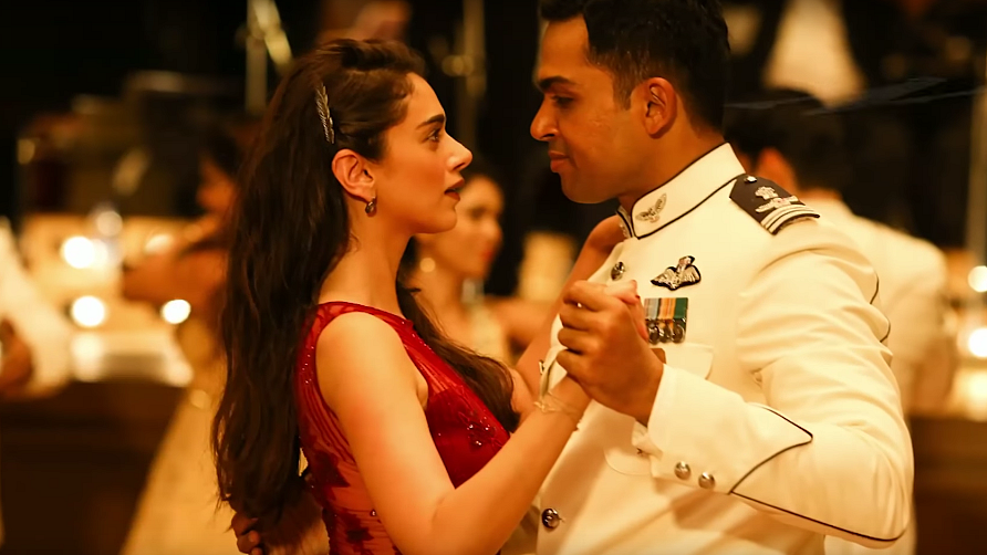 Karthi and Aditi Rao Hydari in <i>Kaatru Veliyidai.&nbsp;</i>