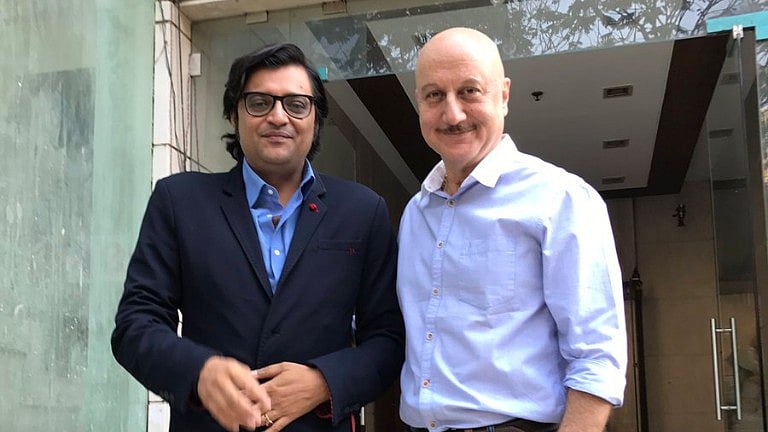 Anupam Kher and Arnab Goswami (Phtoto Courtesy: Twitter/<a href="https://twitter.com/AnupamPkher">Anupam Kher</a>)