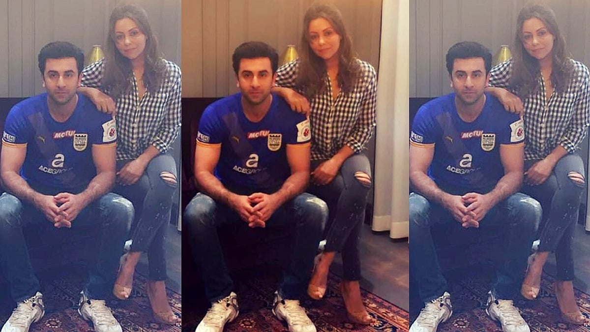 Gauri Khan and Ranbir Kapoor celebrate as <i>Vastu</i> gets completed. (Photo Courtesy: <a href="https://www.instagram.com/p/BN9lt06A-zp/?taken-by=gaurikhan&amp;hl=en">Instagram/GauriKhanDesigns</a>)