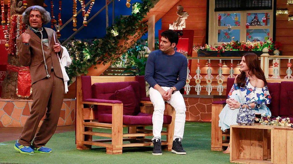 Sunil Grover and Kapil Sharma on <i>The Kapil Sharma Show </i>with Anushka Sharma. (Photo: Yogen Shah)