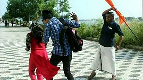 Police stood by and watched as the party workers hit couples with saffron sticks, hurled abuses at them. (Photo Courtesy: Twitter <a href="https://twitter.com/savarkar5200">@savarkar5200</a>)