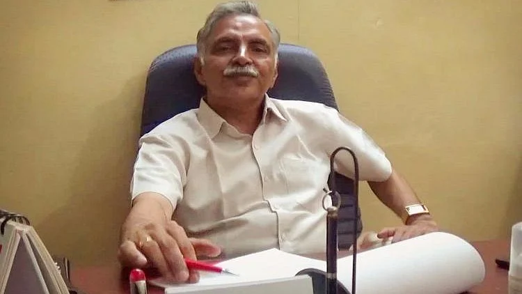 Dr Mahadevan not only treats his patients for free, but sometimes even pays for their treatment. (Photo Courtesy: The News Minute)