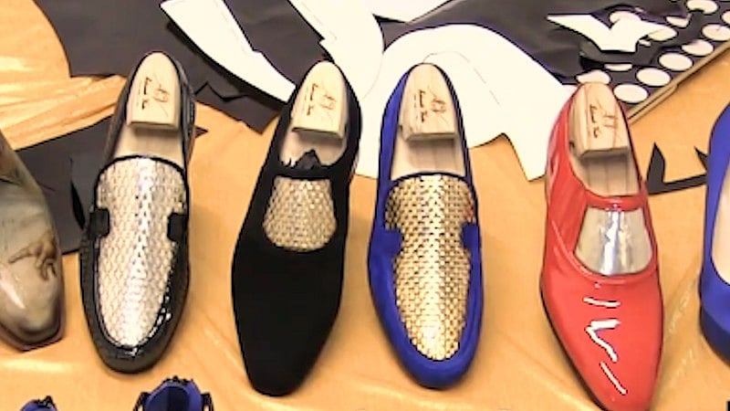 Shoes of Gold (Photo: Ruptly)