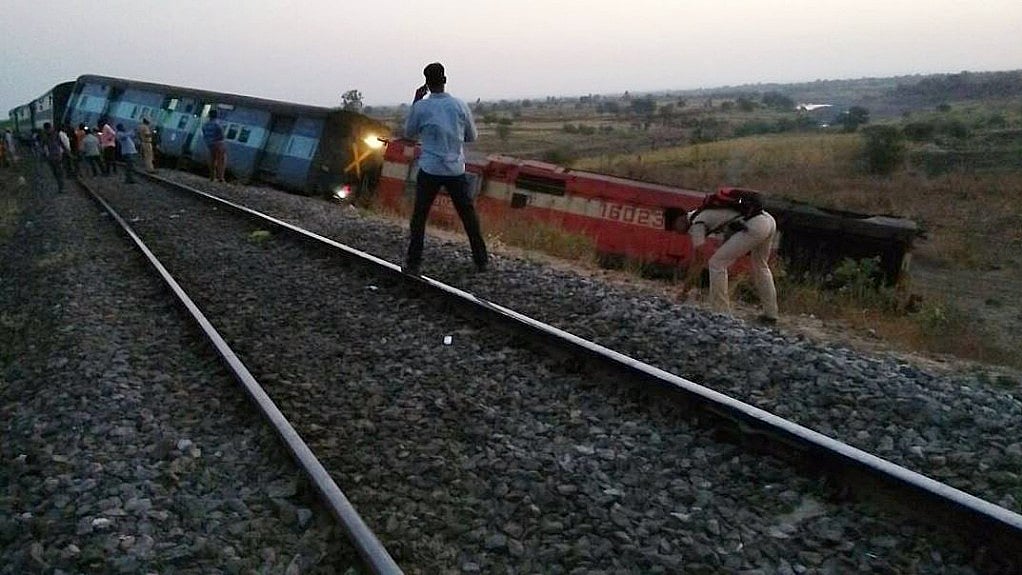 All the train passengers are safe and restoration measures have been taken up on a war footing. (Photo Courtesy: Twitter/<a href="https://twitter.com/airnewsalerts">@airnewsalerts</a>)