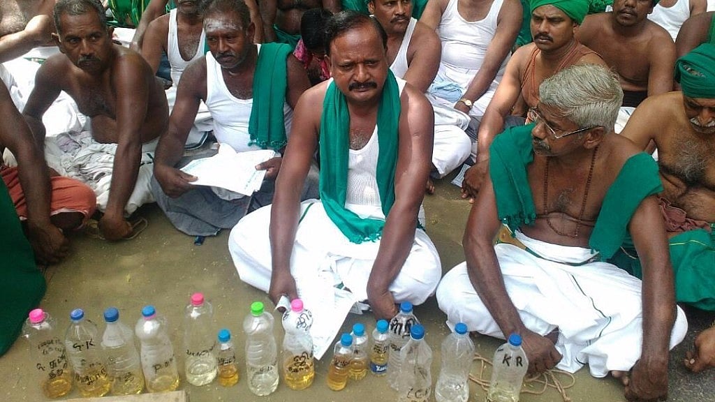 Tamil Nadu farmers protested with bottles of urine to press for their demands on 22 April, before temporarily suspending the protest. (Photo: IANS)