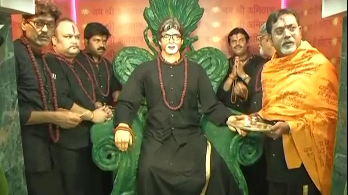 ABFA members pray for the success of Sarkar 3 (Photo: ANI screengrab) 
