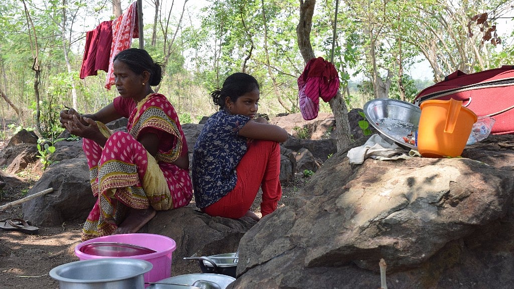 Like many others, Chhabi Badara and her daughter turned homeless for TATA’s expansion dreams. (Photo Courtesy: Basudev Mahapatra)