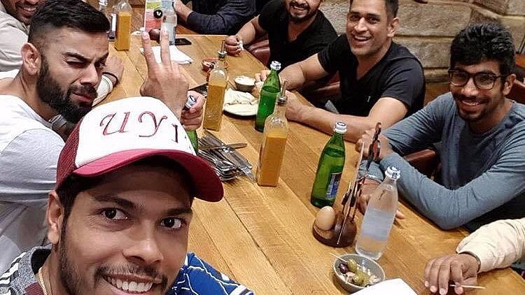 Umesh Yadav posted a picture of him dining with his team mates, captioned “Had a good time with my team mates”.  (Photo Courtesy: <a href="https://www.facebook.com/yadavumesh/photos/a.144136582322376.29485.123975231005178/1244476778955012/?type=3&amp;theater">Umesh Yadav</a>)