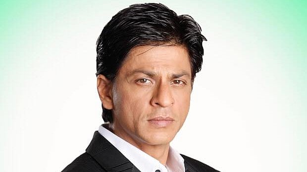 Shah Rukh Khan’s next production would be a war film based in Africa. (Photo courtesy: <a href="https://www.facebook.com/TeamShahRukhKhan/photos/basw.AbpxeLMEp_LyDPgJbUqOngP9fQjXGJhgD-QuxMe5Npn7VxMDObMVhdTi_rfTp1zvPXmngy2fl8V-wF-UXGMiR5ttzqdnQg3WgmxeAAuSzUxofvPyz5Ub-kDBJ7VdrraDcSy7ybdnLHgKOn4mWrOHxdTqCKxeul4r7pMXIrekpWZJQw.2145896732302948.667479640088388.2281120748778840.603129989866646.2184668238425797.2213253152232267.2142075212685100.711420569027628.2211718749052374/2213253152232267/?type=1&opaqueCursor=AbqkK93qDhK3lJNtQ8Z8xJtHAKnxAqTNfaSCNIkbT91K7M3xUDT43XW6q0TxKh4yMd7gV1BTmjbZ9lIMHbJ5kwJ06r8Tyau_Q1WGbPX1p06U_YFsDMJkH8ReVb7ofBOXP1ZzcEFNYcsu7Pqb_QJv1Msrw4wdeDI4C7NKJRTqPJPdHJdgPrihIQgvgASfih3ozBWXZOLh7rENl7-saVgRRZFlQcOJYGJ8mwJFjuOHdSw2A9YNiF9t3973Idy6fkPigo65HVrfQhT_CGEgs9sxMdS-PAUa3ai7wqDBuQb30mBXO2l909_FXcHPZYEqhzeaowXC8wZM-SLRqpjU8ANNdWqgMDr6o3Ugdh0PMeaaMqrVgm9A_FGljc-05pHGg6nfxtHoorbtqtMN0upxo2FzHvIMQyxzfQrwIkokQ1bVIA6LIjiHp4aMXIoVxVL9DSDZLuiAkP3IpJalnURQjItj9muduku_pTHSEE67r6UmLPfU6f7R7GHUS1Sg4Qfd-aVMoY4&theater">Facebook/ TeamShahRukhKhan</a>)