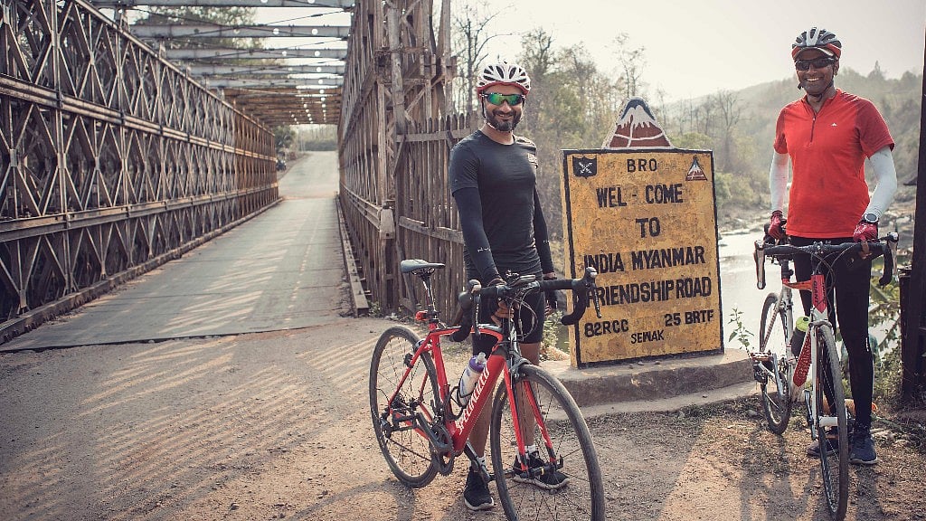 Prashant Madan and Vijay Kumar on their audacious ride from Mumbai to Bangkok on bicycles. (Photo courtesy: Aanchal Dhara Photography)