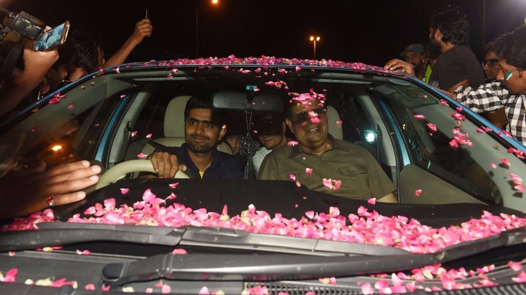 Fans surrounded Ali’s car and showered it with rose petals, while the fast bowler smiled and waved from inside the vehicle. (Photo Courtesy: Twitter/<a href="https://twitter.com/ICC/status/877096267960266752">ICC</a>)
