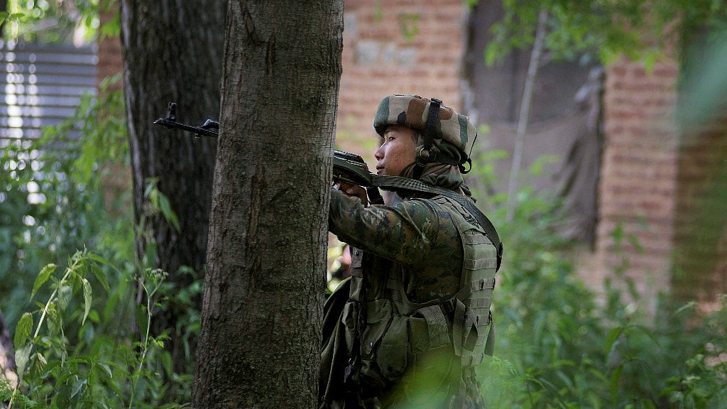 The security forces launched a cordon-and-search operation in Natipora area of Sopore in Baramulla district at around 3:30 am. (Photo: PTI)