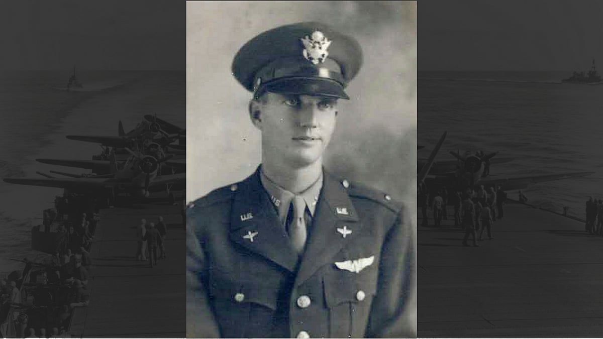 

U.S. Army, U.S. Army Air Corps Lt. Robert Eugene Oxford poses for an official portrait. (Photo: AP/Altered by The Quint)