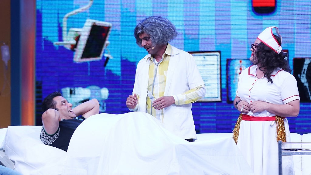 Mr Mashoor Gulati makes Salman Khan lie down for a check up. (Photo: Yogen Shah)