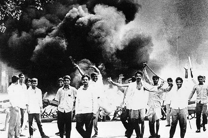 <div class="paragraphs"><p>Shiv Sena mobs during the Bombay Riots of 1992-93. </p></div>