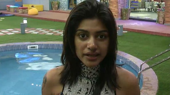 A distressed Oviya talks to <i>Bigg Boss. </i>