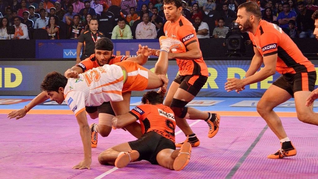 The Puneri Paltan and U Mumba players in action.