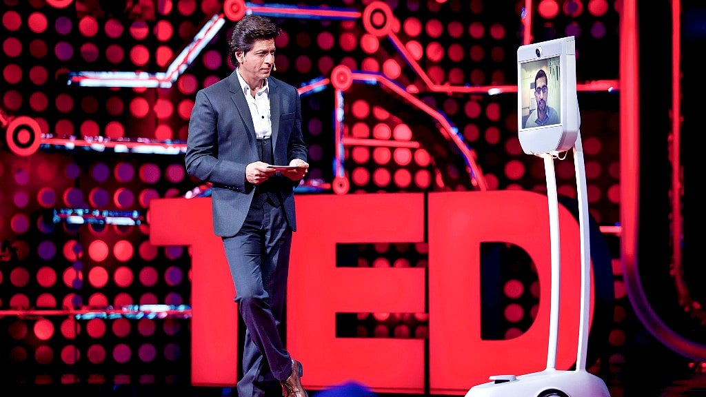 

SRK chats with Sundar Pichai.