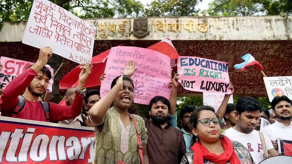 Students protesting lathi-charge at BHU. Image used for representation.