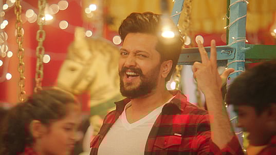 Riteish Deshmukh jives to the song <i>FaFe</i>.