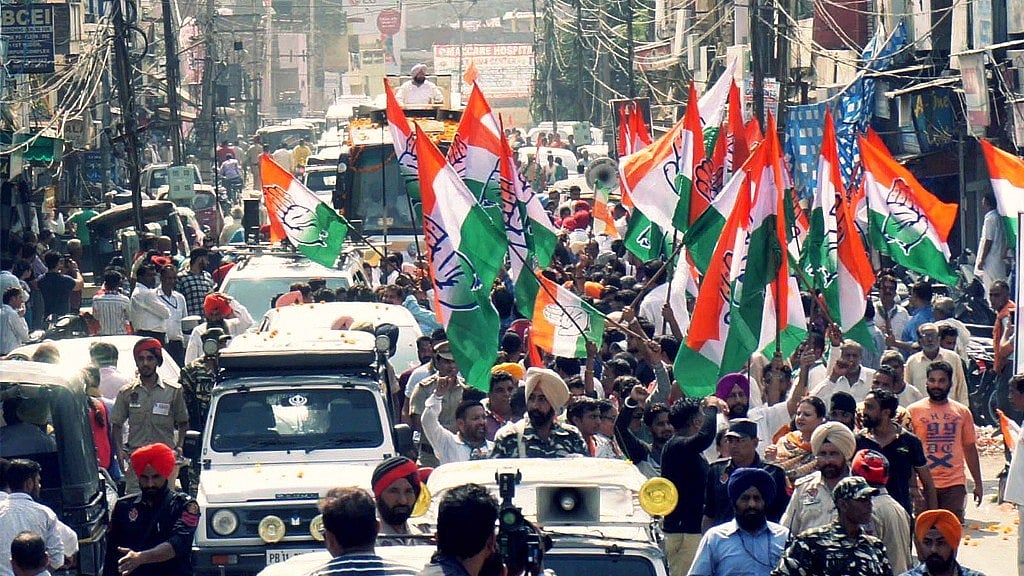 Punjab Chief Minister Captain Amarinder Singh during a roadshow  for PPCC President and Gurdaspur bypoll candidate Sunil Jakhar in Gurdaspur on Monday, 9 October.