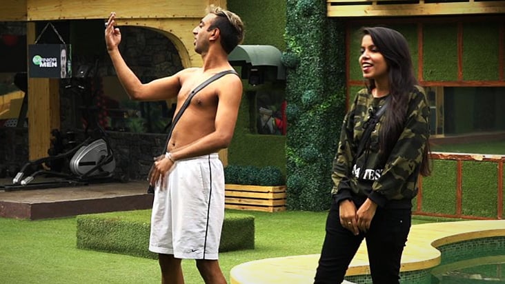 A-Cash and Dhinchak Pooja perform in the <i>Bigg Boss</i> house.&nbsp;