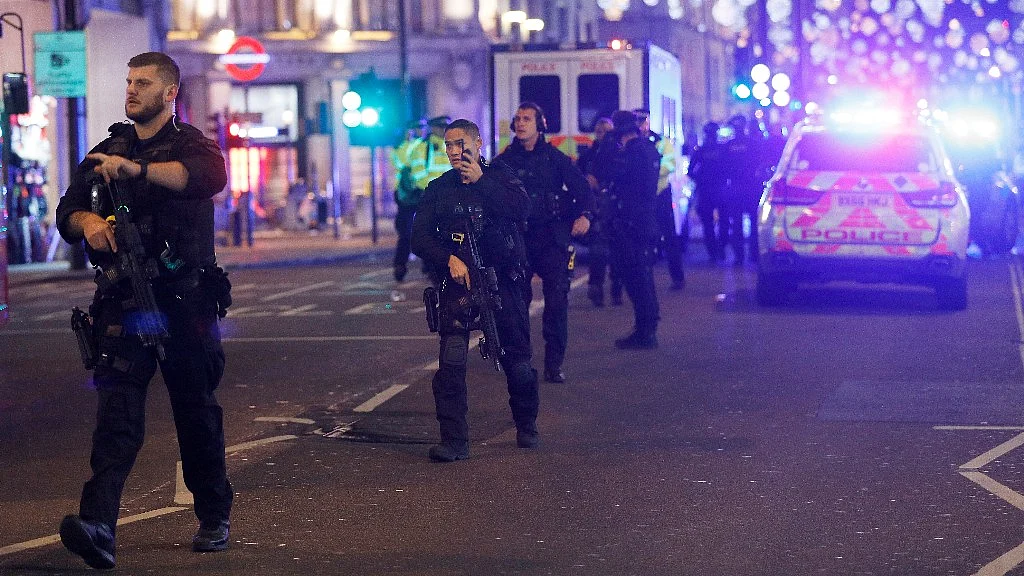 Police teams at London’s Oxford Street station.&nbsp;