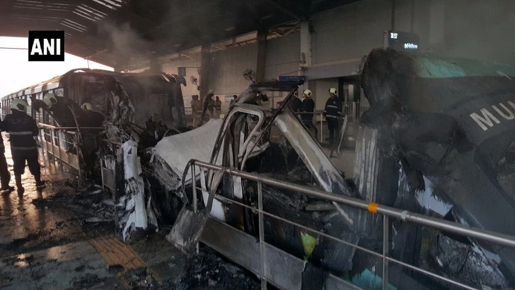 A fire broke out in the Mumbai Monorail on Thursday morning, no casualties reported but the services are currently disrupted.&nbsp;
