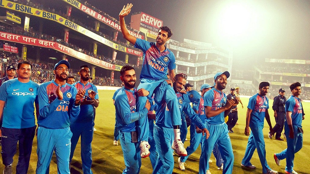 India’s  Ashish Nehra waves to crowd after  his retirement from all forms of cricket during the first T20 match against New Zealand  at Feroz Shah Kotla Stadium in New Delhi.