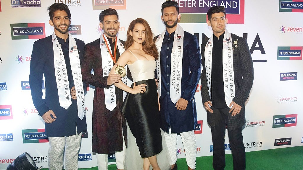 Kangana Ranaut with the finalists.&nbsp;
