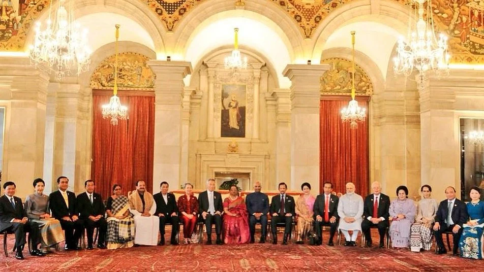 ASEAN leaders with the President, Vice-President Prime Minister at Rashtrapati Bhavan.