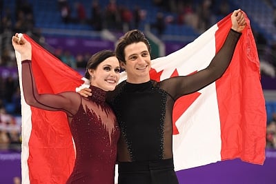 PYEONGCHANG, Feb. 20, 2018 (Xinhua) -- Tessa Virtue (L) and Scott Moir of Canada celebrate after the ice dance free dance of figure skating at the 2018 PyeongChang Winter Olympic Games, in Gangneung Ice Arena, South Korea, on Feb. 20, 2018. Tessa Virtue and Scott Moir won the gold medal of ice dance event with 206.07 points in total. (Xinhua/Ju Huanzong/IANS)
