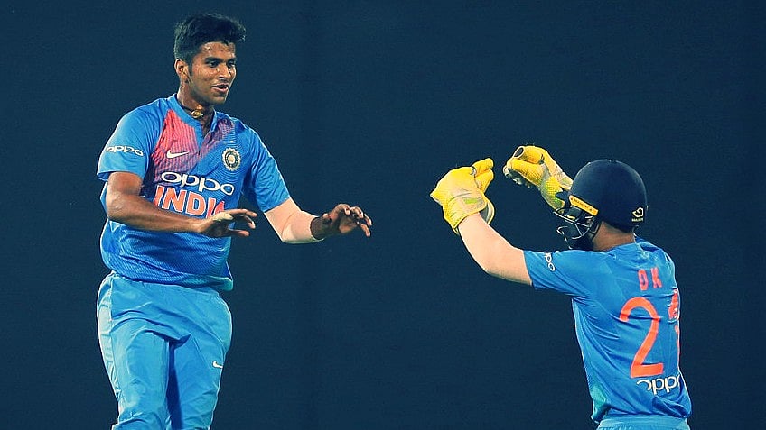 Washington Sundar celebrates a wicket with Dinesh Karthik.