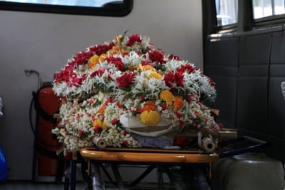 Mumbai: The mortal remains of late actress Nargis Rabadi during her funeral in Mumbai on Dec 6, 2017. Veteran character actress for nearly six decades, Nargis Rabadi, popularly known as