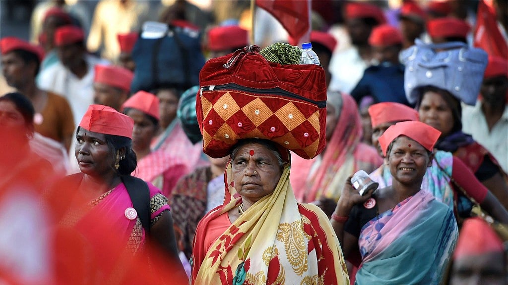 Farmers of All Indian Kisan Sabha (AIKS) march from Nashik to Mumbai to gherao Vidhan Bhawan on 12 March, demanding a loan waiver.