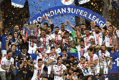 Bengaluru:  Football Sports Development Limited (FSDL) chairperson Nita Ambani with Chennaiyin FC team holding ISL 2018 trophy after winning against Bengaluru FC at Kanteerava Stadium in Bengaluru, on March 17, 2018.&nbsp;