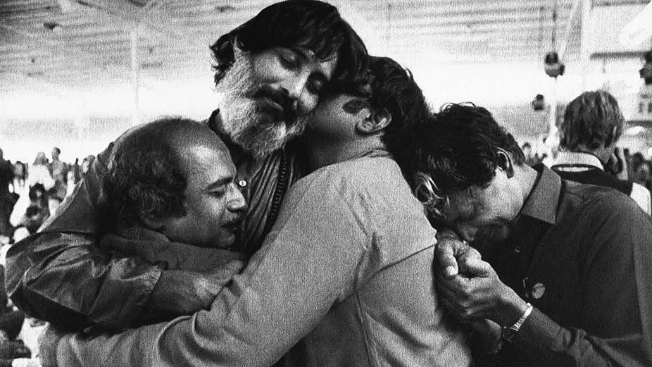Followers of the Bhagwan Shree Rajneesh embrace during a meditation session at Rajneeshpuram.&nbsp;