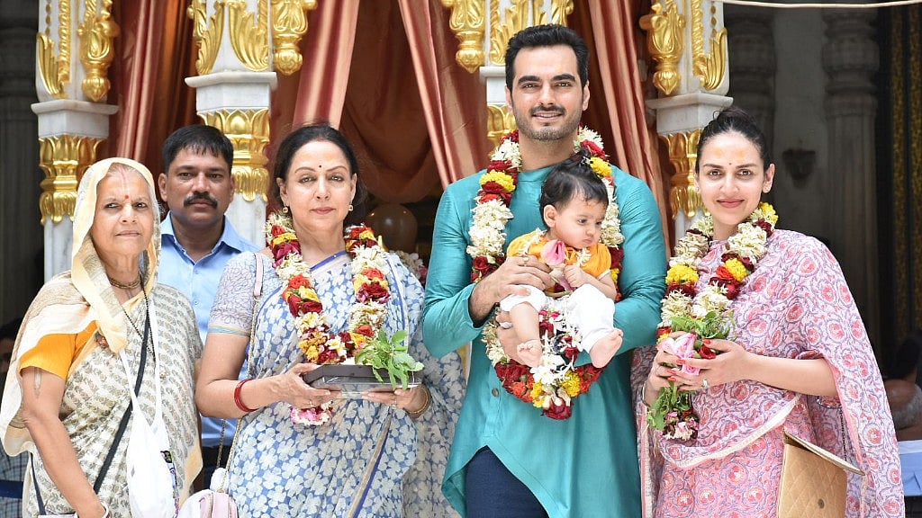 Hema Malini, Bharat Takhtani, baby Radhya and Esha Deol at the ISKCON temple in Mumbai.&nbsp;