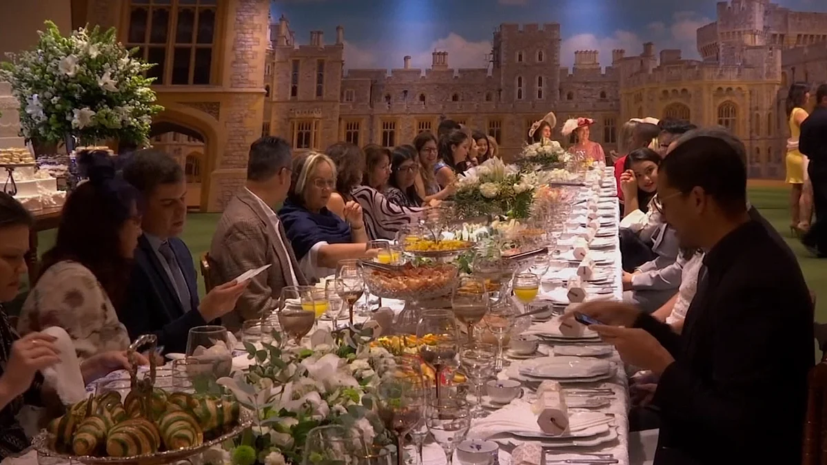 Attendees enjoy a royal meal at Rio Sheraton Hotel.