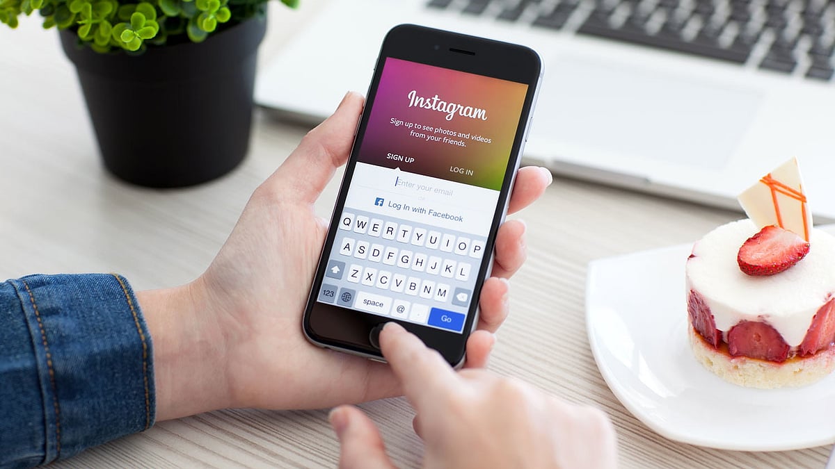 Signing up for a new Instagram account.
