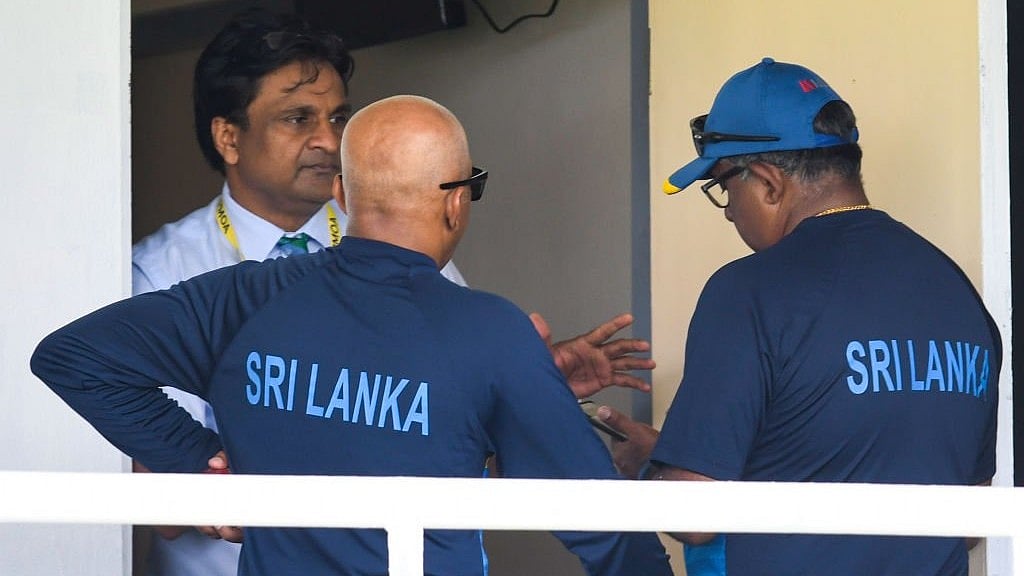 Match referee Javagal Srinath and the Sri Lankan pair of coach Chandika Hathurusingha and team manager Asanka Gurusinha having discussion.