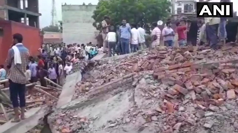 4 people were reported injured after an under-construction building collapsed in Ghaziabad on Sunday.