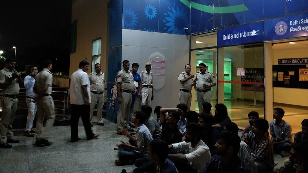 Students of Delhi School of Journalism have alleged negligence and ineptness on the part of institute to deliver promises.