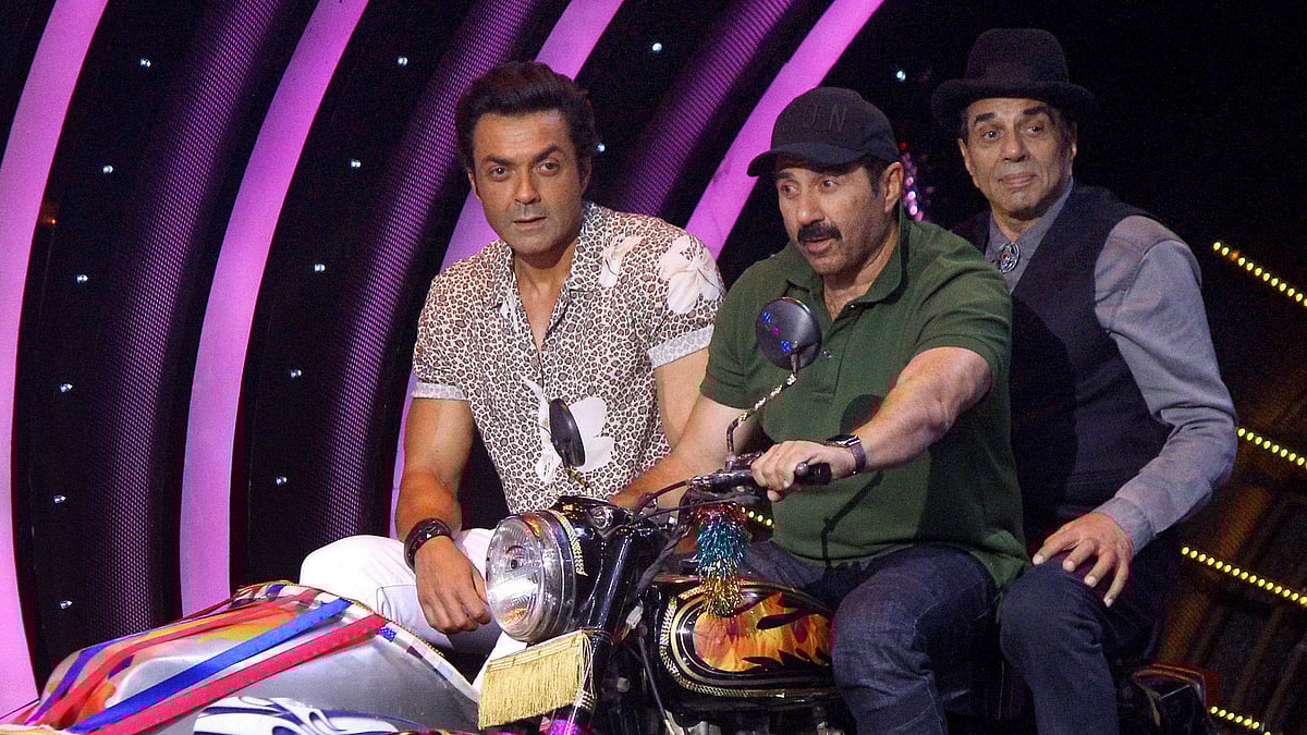 Dharmendra, Sunny Deol and Bobby Deol on the set of <i>Dil Hai Hindustani 2</i>.