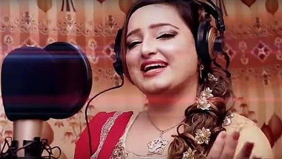 Pakistani actor Reshma was shot dead.