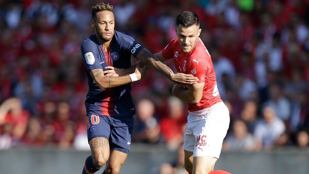 PSG’s Neymar, left, and Nimes’ Sami Ben Amar during their League One clash.