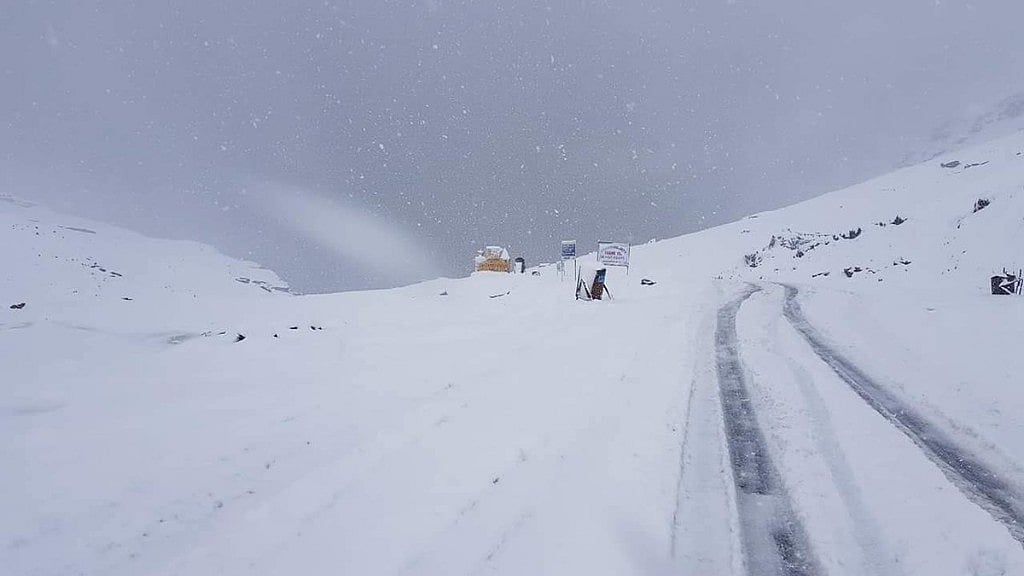  Snowfall at Rohtang Pass. &nbsp;