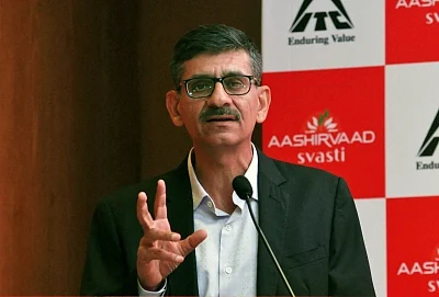 Kolkata: ITC Ltd Divisional Chief Executive Hemant Malik addresses during a press conference at a product launch programme in Kolkata, on Oct 30, 2018. (Photo: Kuntal Chakrabarty/IANS)