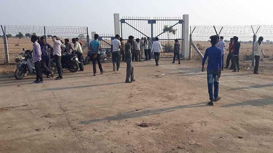 Onlookers at the Wardha blast site.